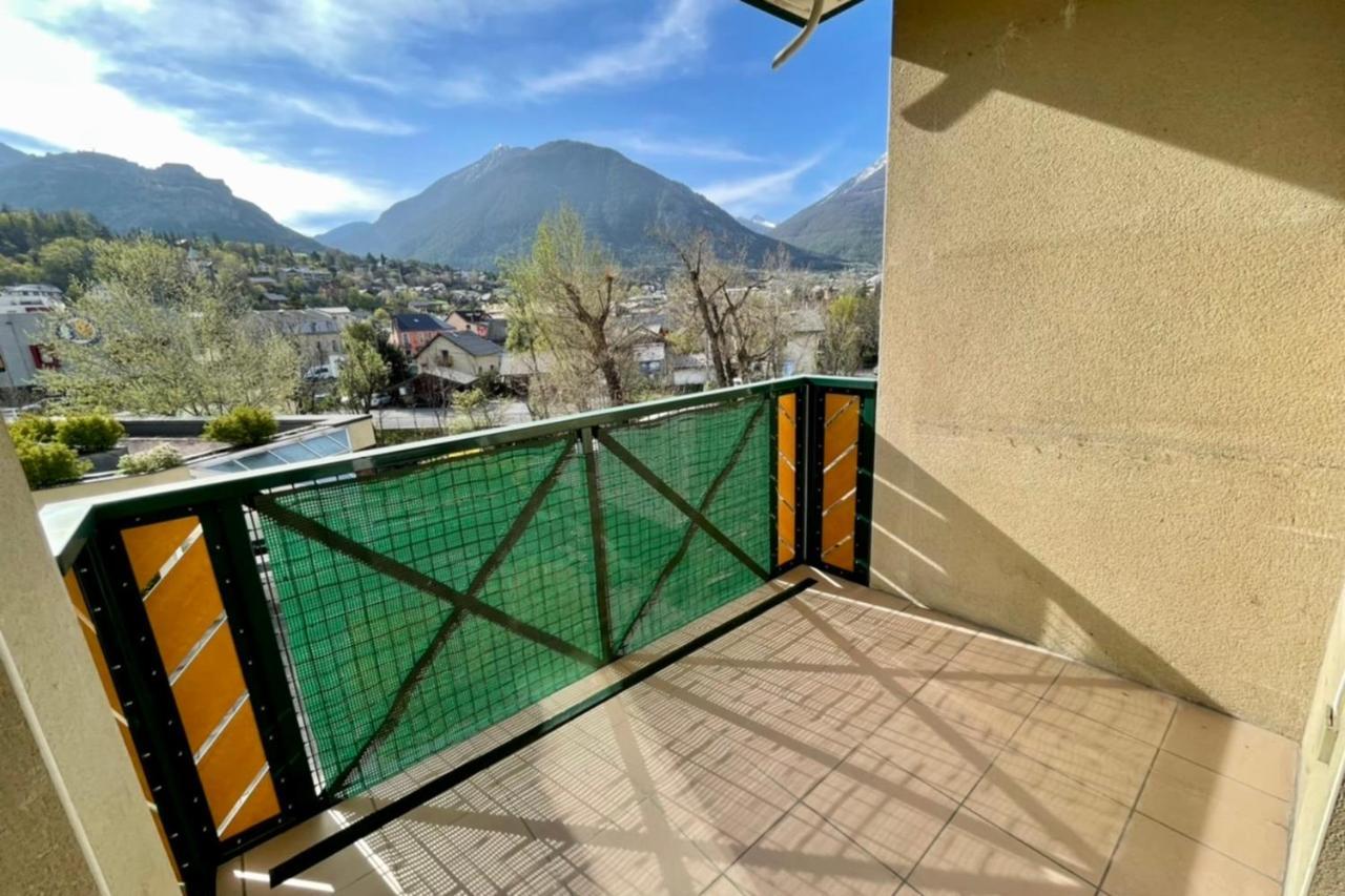 Bright 50 M With Balcony And View On The Valley Briancon  Exterior photo